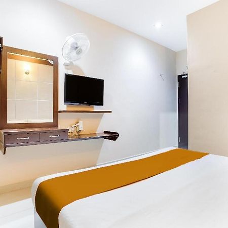 Sejati Hotel Sitiawan Extérieur photo