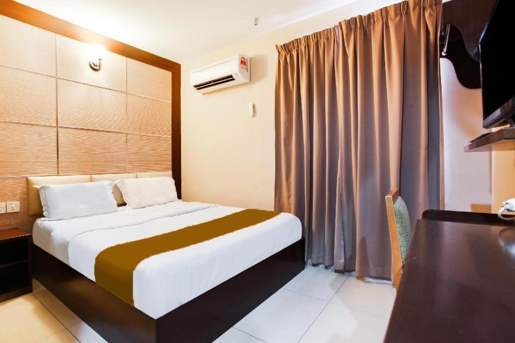 Sejati Hotel Sitiawan Extérieur photo