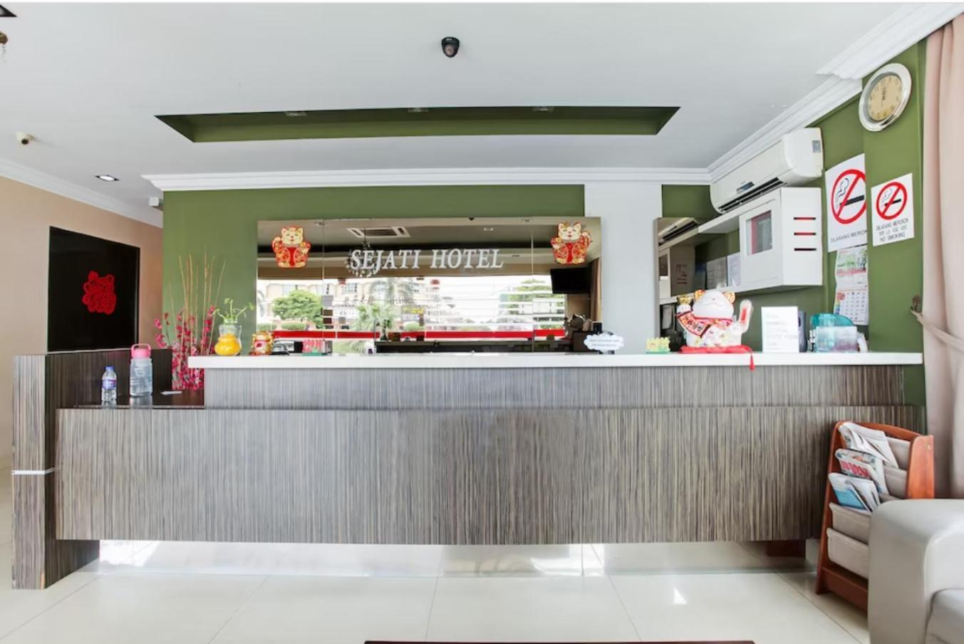 Sejati Hotel Sitiawan Extérieur photo